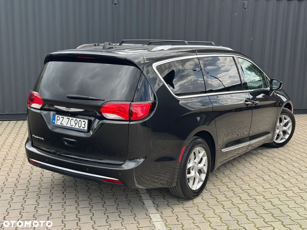 Chrysler Pacifica 2018 photo 3