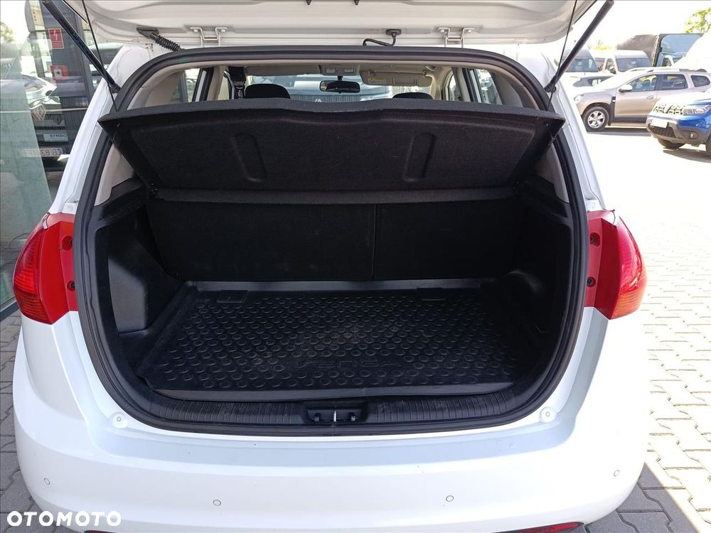 Kia Venga 1.6 M - 17