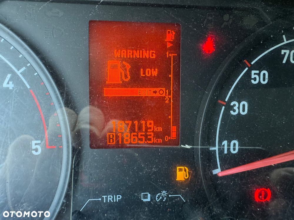 Renault Maxity - 13