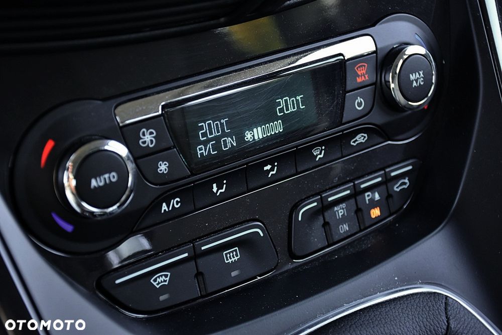 Ford Kuga 2.0 TDCi 2x4 Titanium - 26