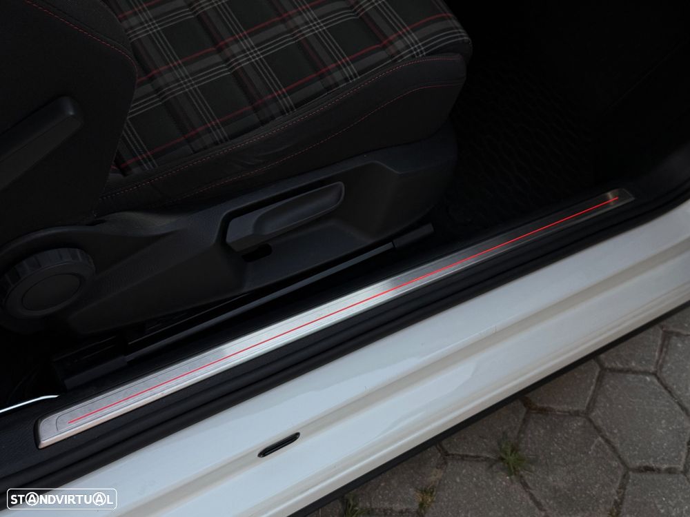 VW Golf GTI Performance BlueMotion DSG - 26
