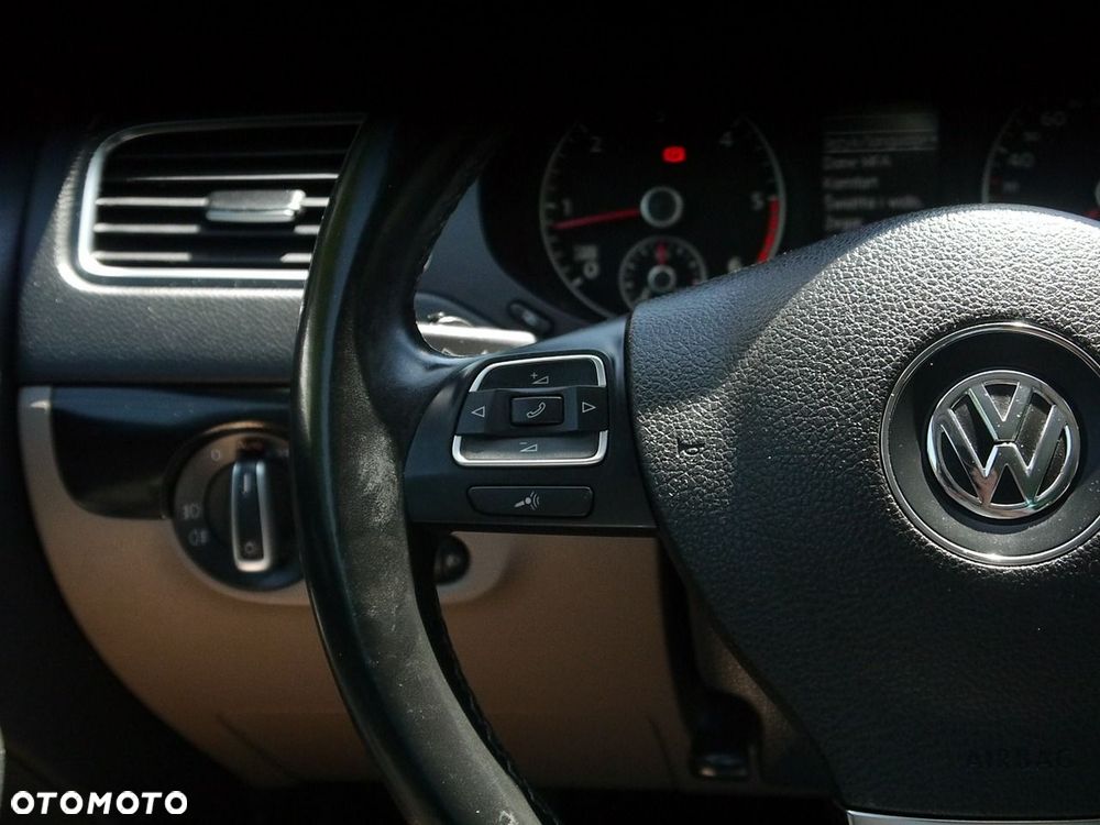 Volkswagen Jetta 1.6 TDI DSG Comfortline - 31
