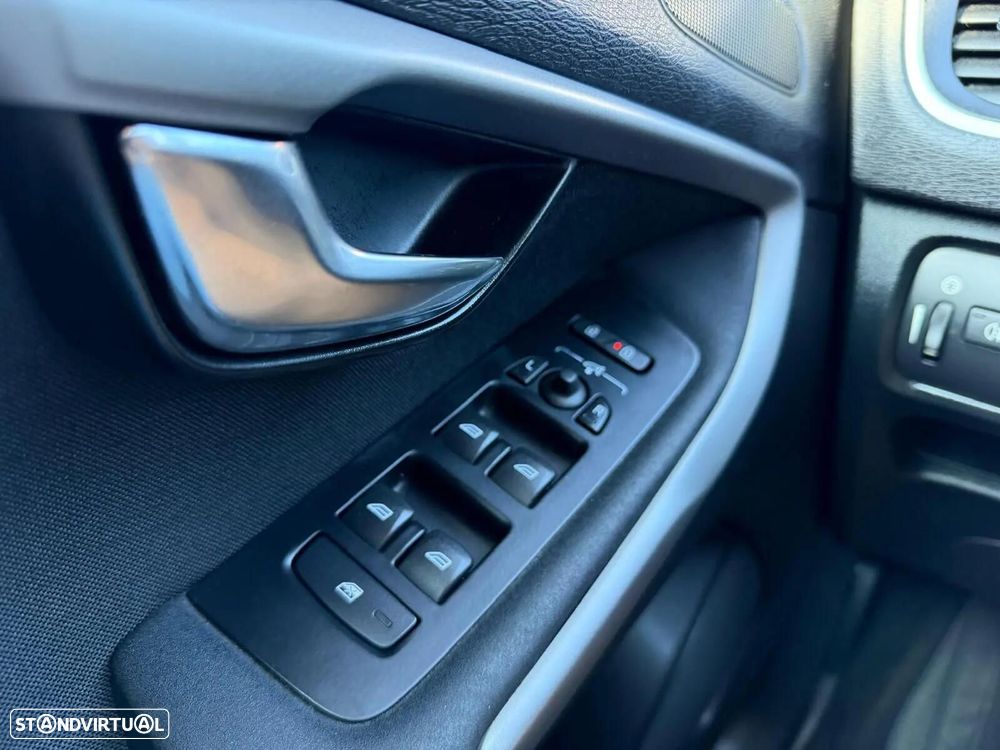 Volvo V40 2.0 D2 Momentum - 31