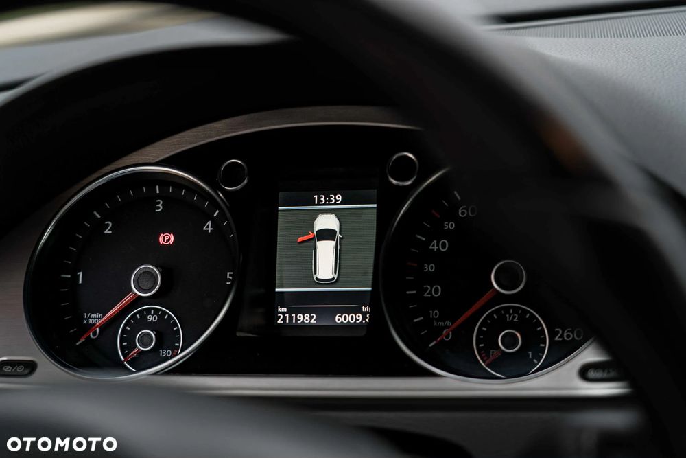 Volkswagen Passat Variant 2.0 TDI Highline DSG - 9