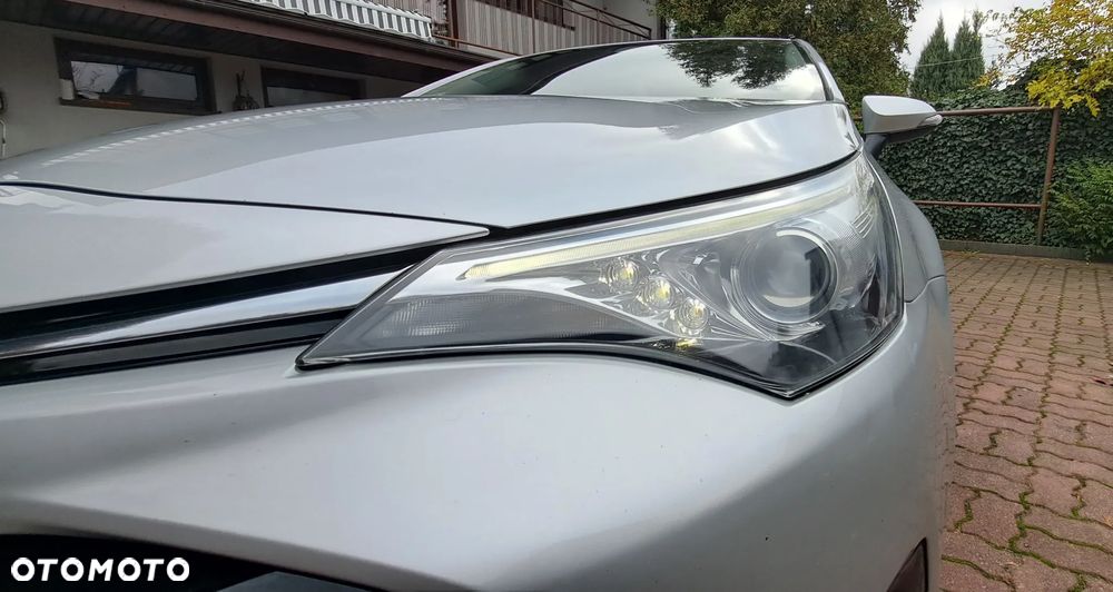 Toyota Avensis 1.6 Active - 19