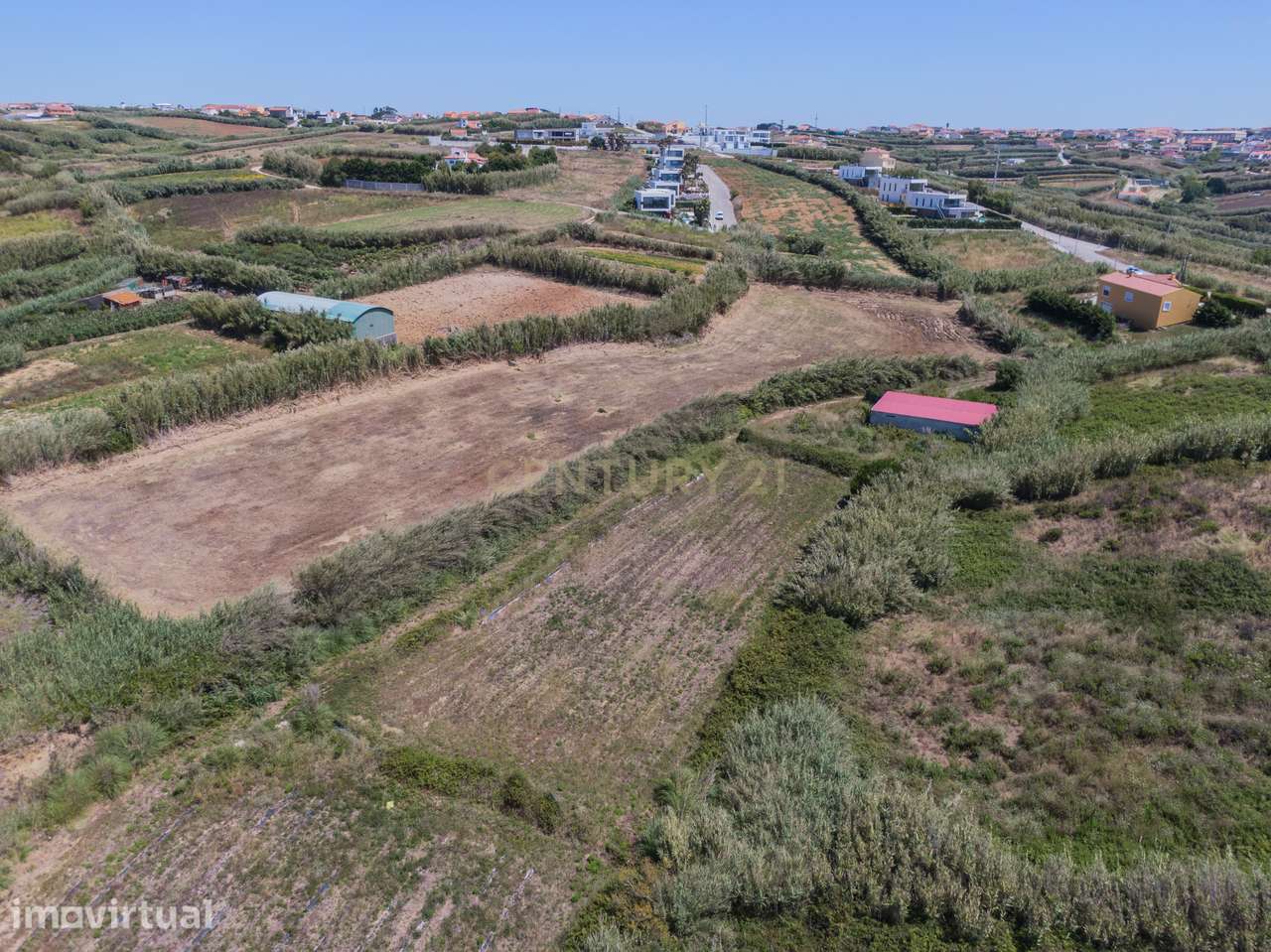 Oportunidade Única de Desenvolvimento em Terreno com Vista Mar - Grande imagem: 2/12