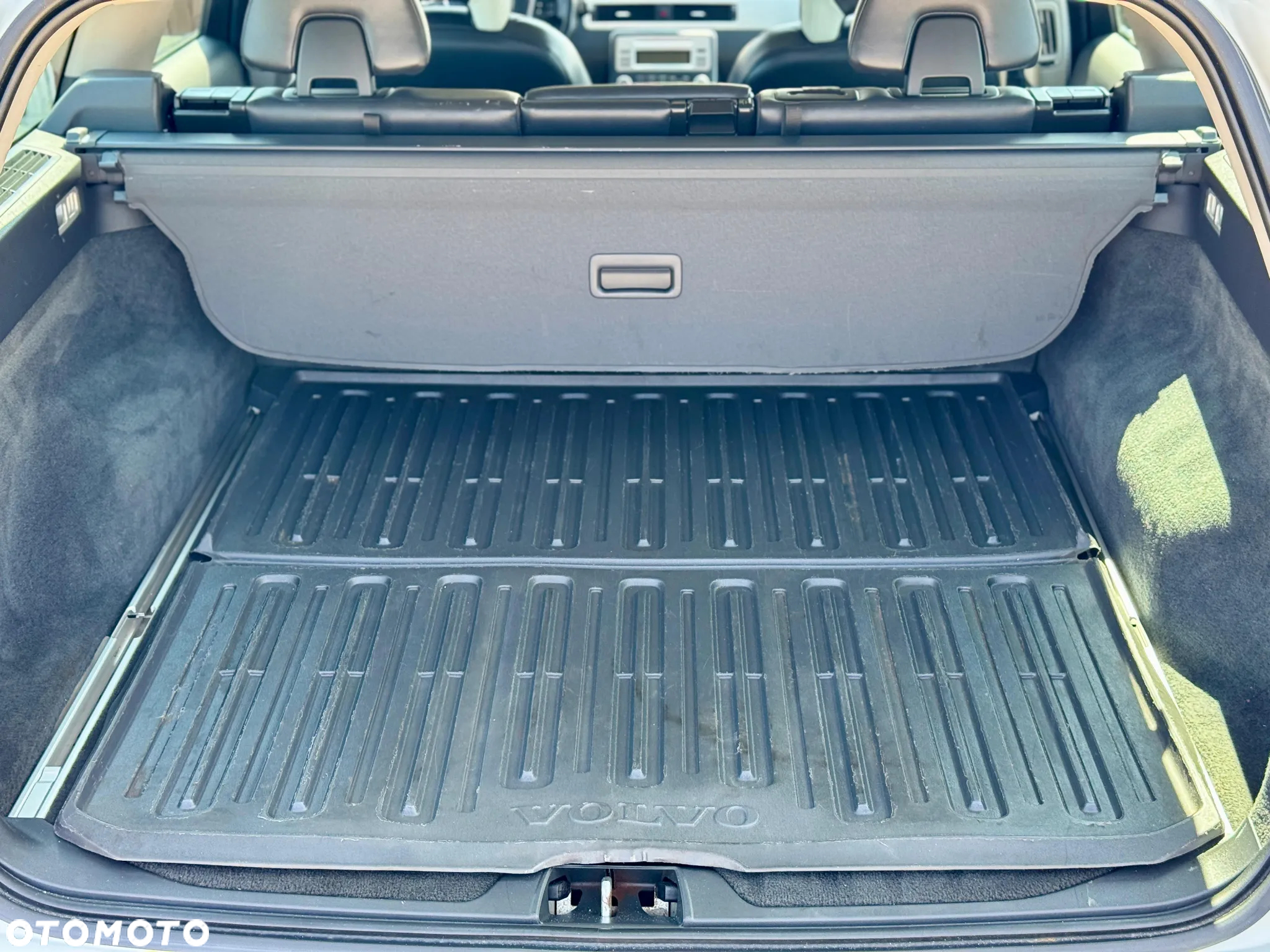 Volvo V70 2.5T R-Design Summum - 32