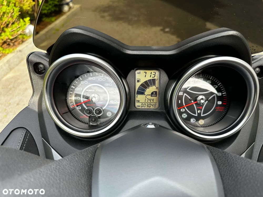 Yamaha X-max - 10
