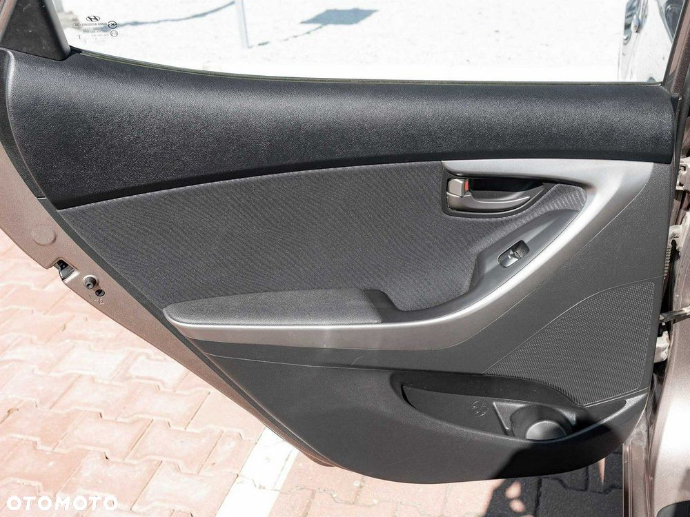 Hyundai Elantra 1.6 Classic + - 19