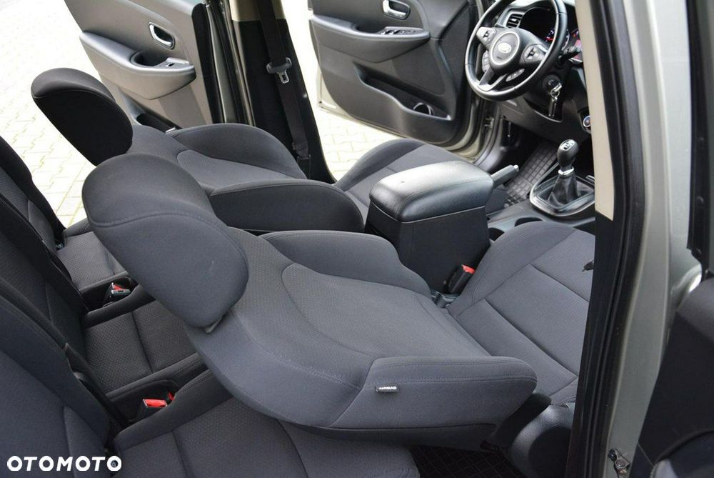 Kia Carens 1.6 GDI L 7os EU6 - 20