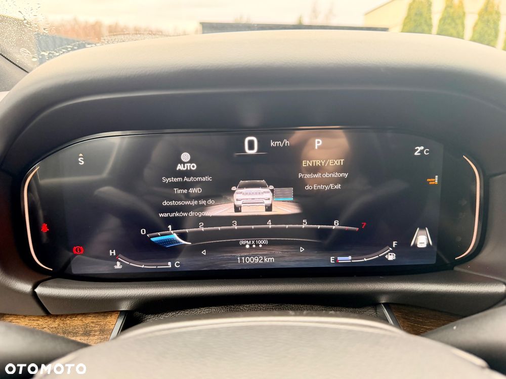 Jeep Grand Wagoneer - 24