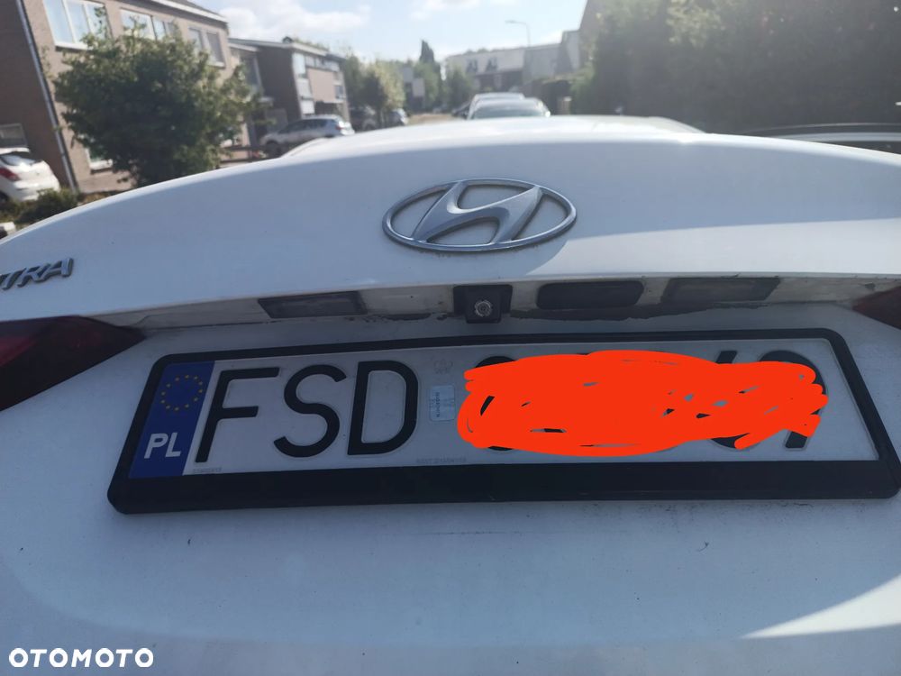Hyundai Elantra - 24