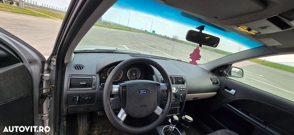Ford Mondeo 1.8 Ghia - 9
