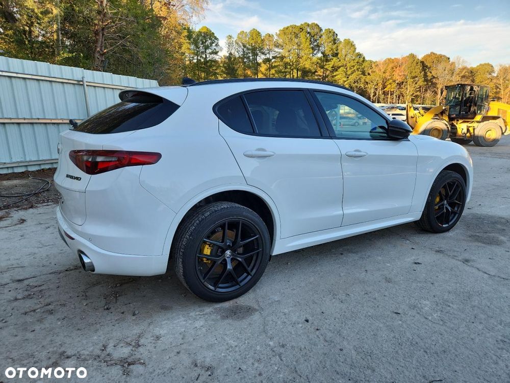 Alfa Romeo Stelvio 2.0 Turbo 16V AT8-Q4 Ti - 3