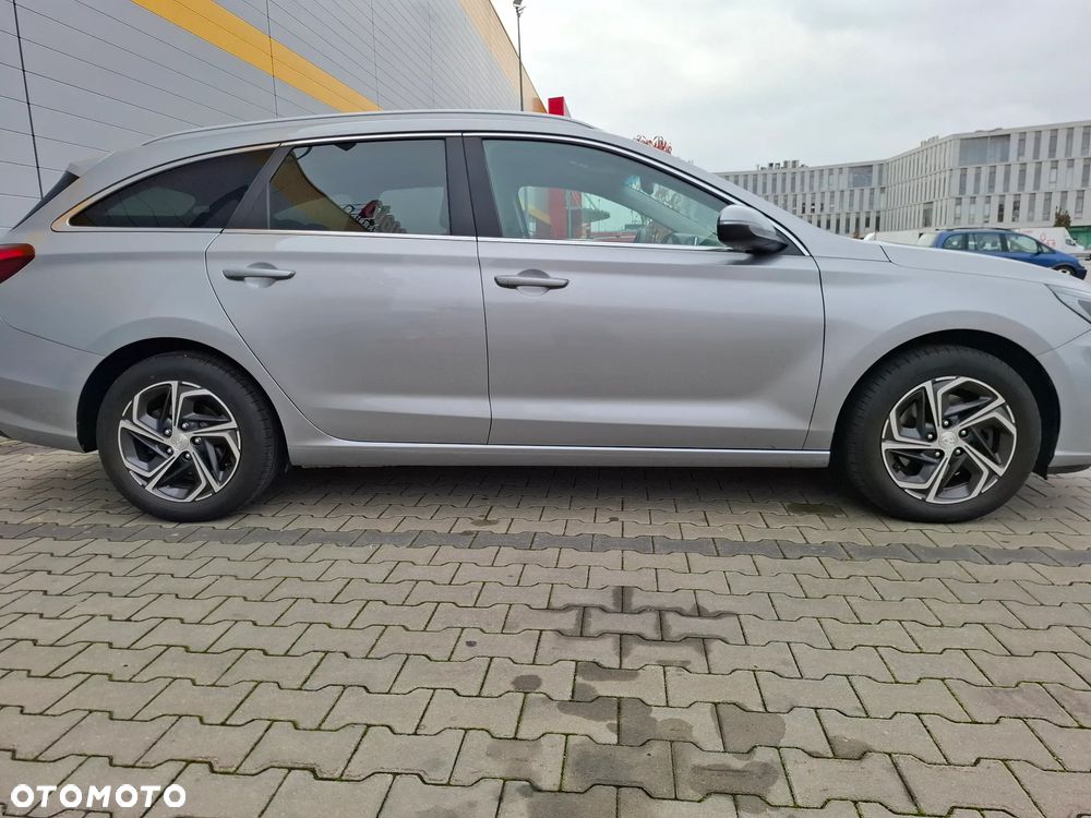 Hyundai i30 1.6 D Comfort DCT - 21