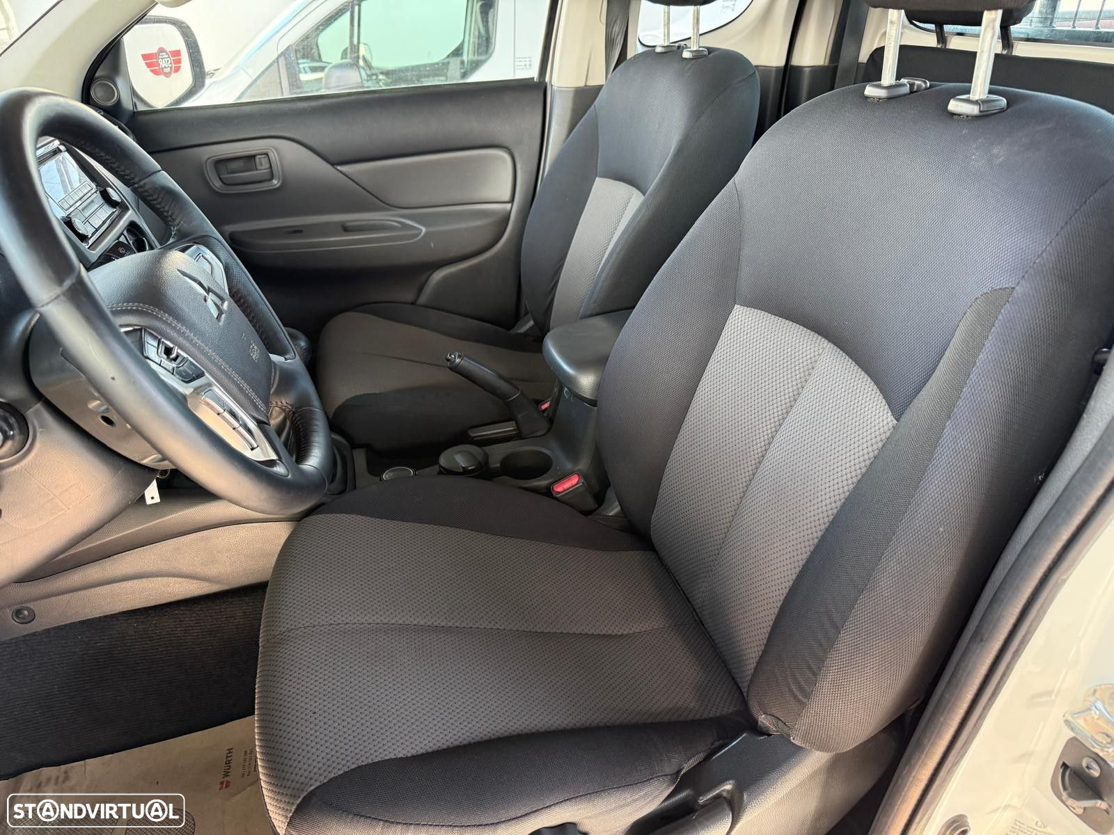 Mitsubishi L200 2.4 DI-D Club Campera 4WD - 12