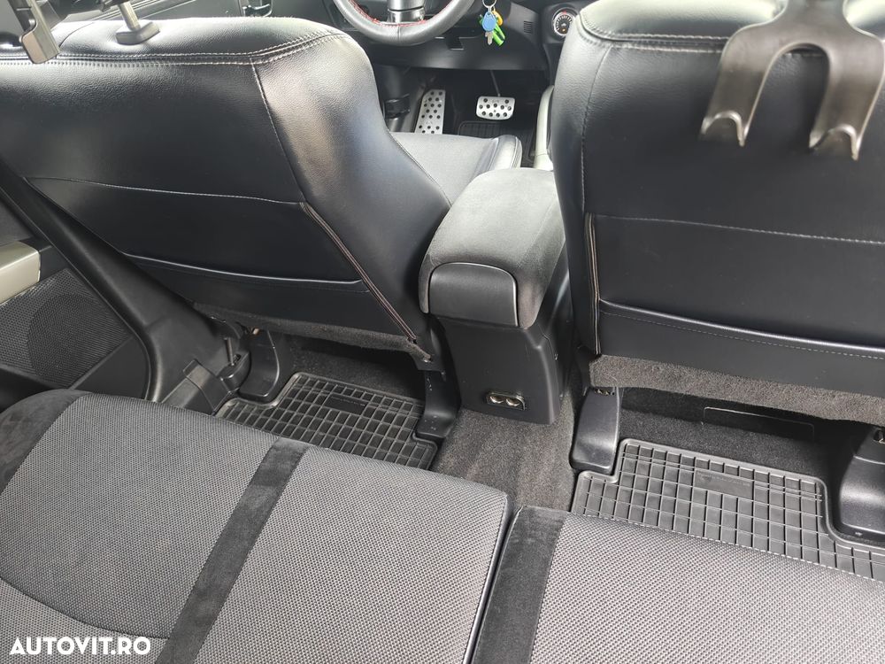 Mitsubishi Outlander - 16