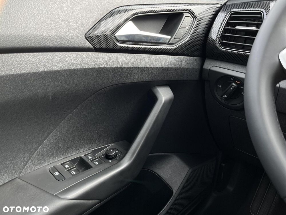 Volkswagen T-Cross - 33