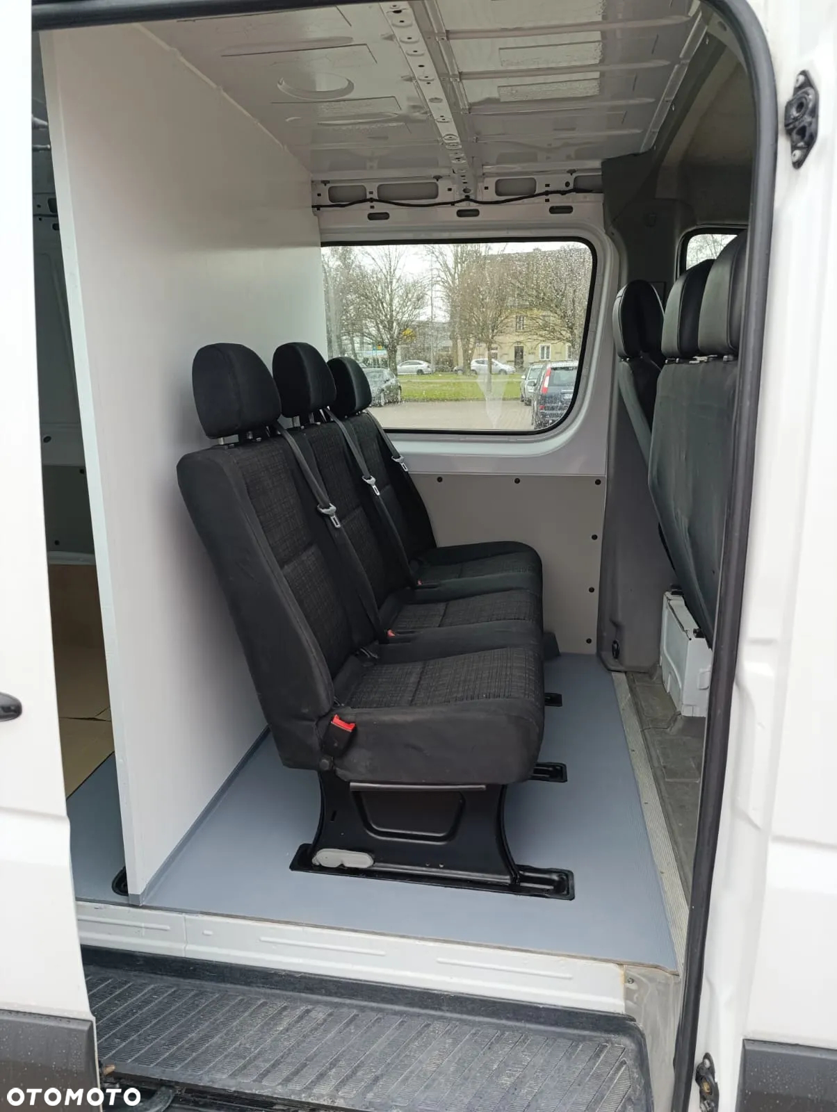 Mercedes-Benz Sprinter - 14