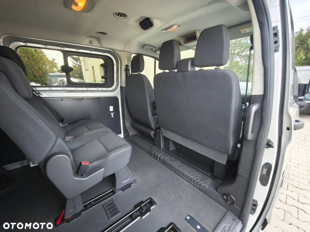 Ford Tourneo Custom - 32