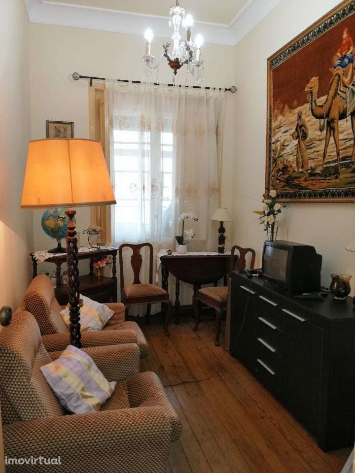 Quarto em apartamento tranquilo na zona da Graça, com terraço - Grande imagem: 3/7