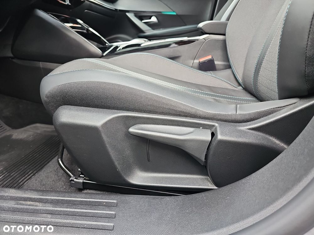 Peugeot 2008 50kWh Allure - 14