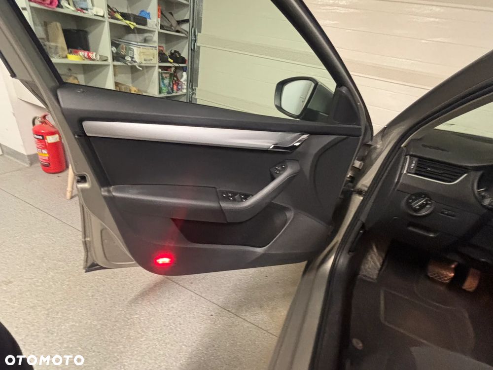 Skoda Octavia 2.0 TDI Edition DSG - 15