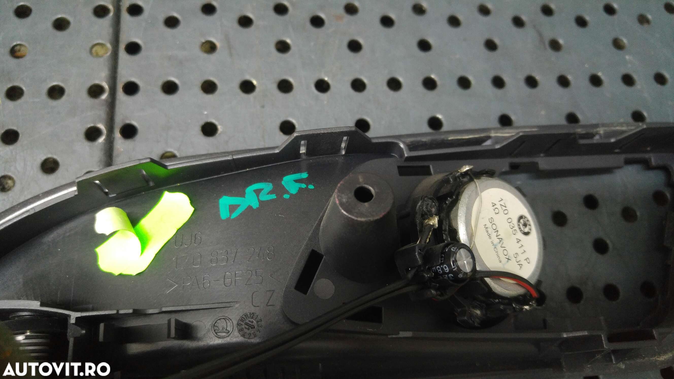 Maner interior cu boxa tweeter dreapta fata skoda octavia 2 1z 1z0837248 1z0035411p - 3