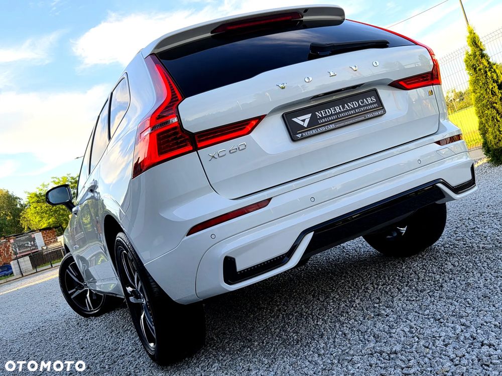 Volvo XC 60 B4 D AWD Plus Dark - 38