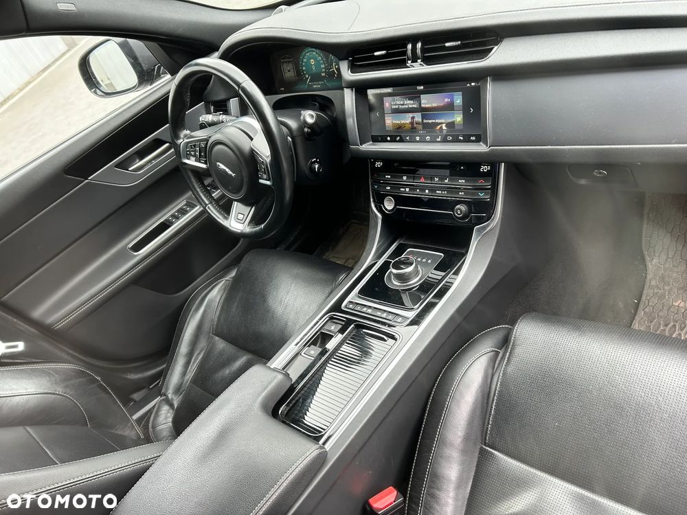 Jaguar XF 20d AWD R-Sport - 12