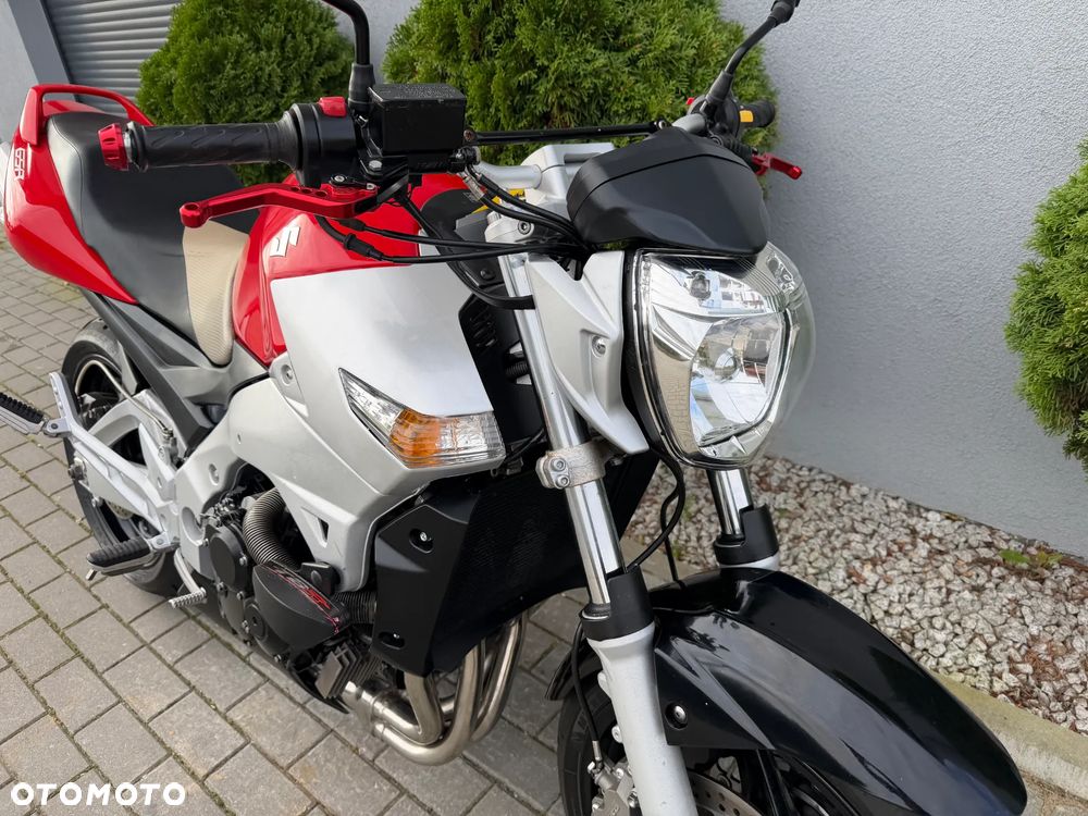 Suzuki GSR - 11