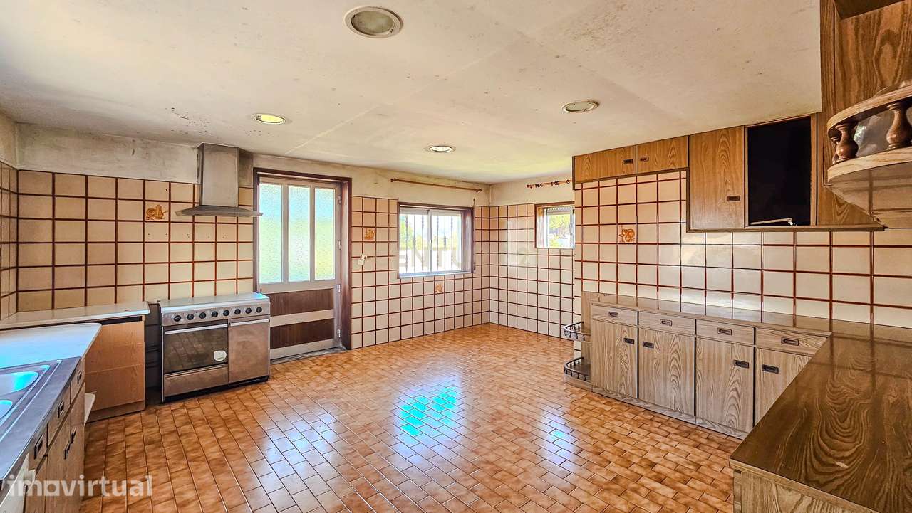 Moradia T3 Isolada de 2 Pisos com Terreno de 3.250 m² | Gondim, Castêl - Grande imagem: 3/21