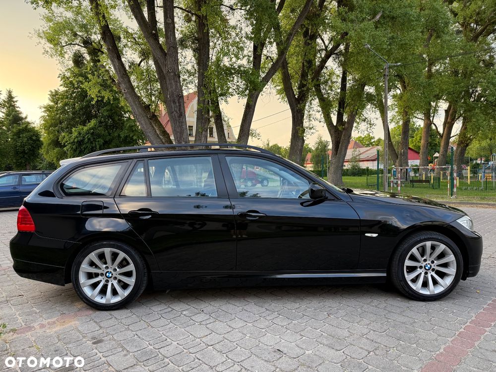 BMW Seria 3 320i - 12