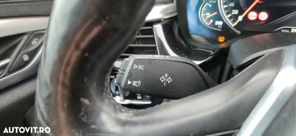 BMW Seria 5 530d Aut. Luxury Line - 36