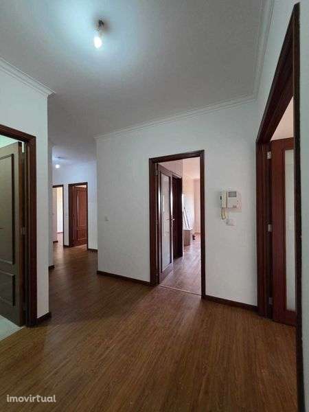 Apartamento T3 - Oliveira Douro - Grande imagem: 4/12
