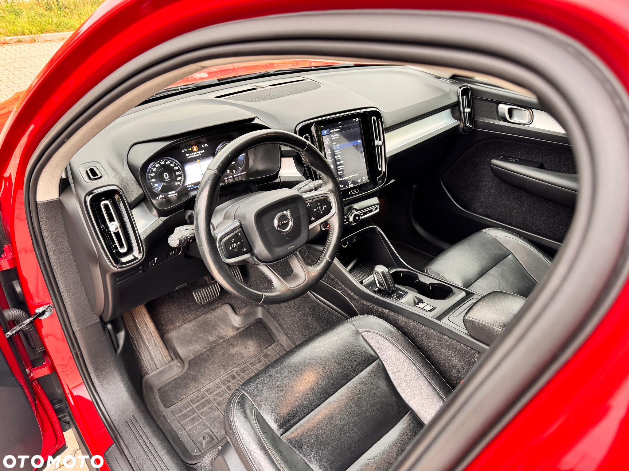 Volvo XC 40 T5 AWD Geartronic Momentum Pro - 29