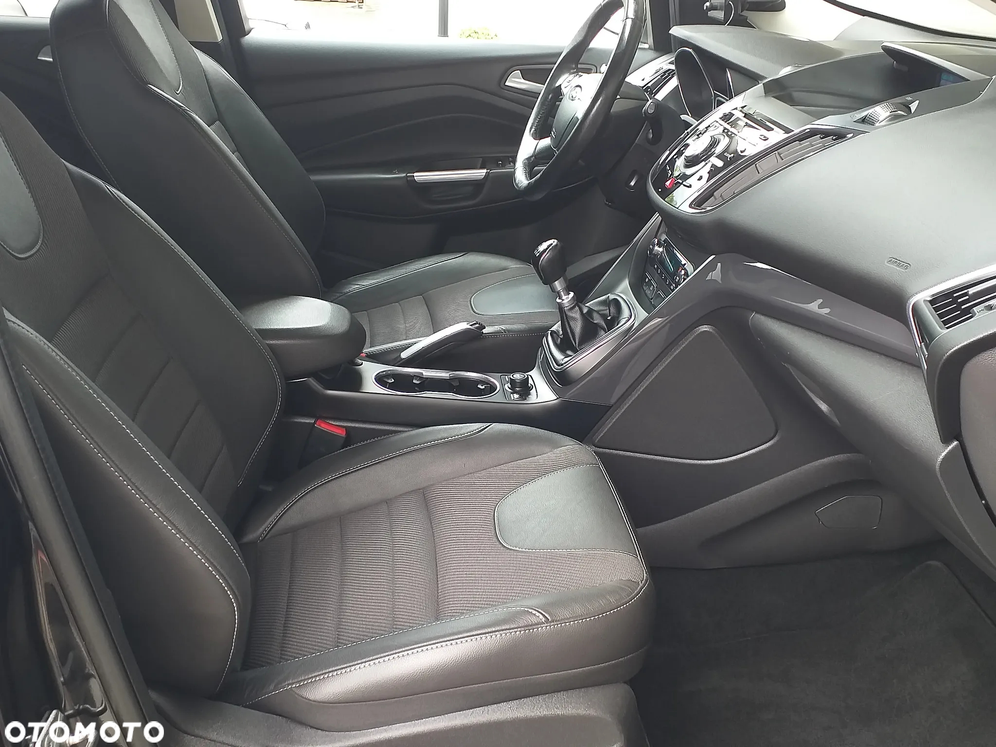 Ford Kuga 2.0 TDCi 2x4 Titanium - 21