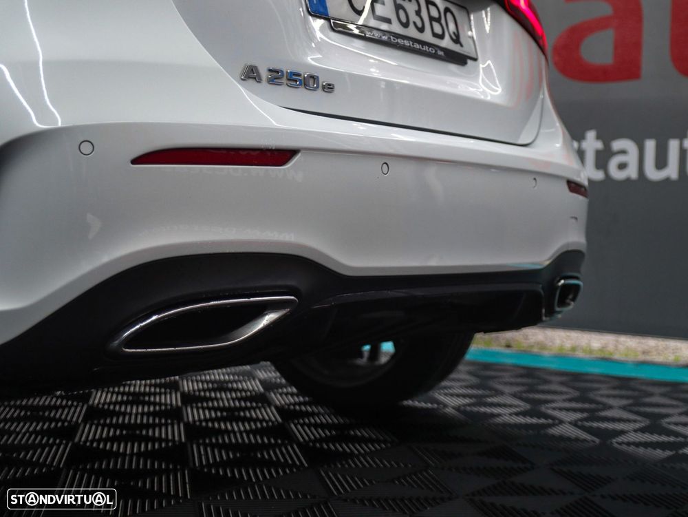 Mercedes-Benz A 250 e 8G-DCT AMG Line - 12
