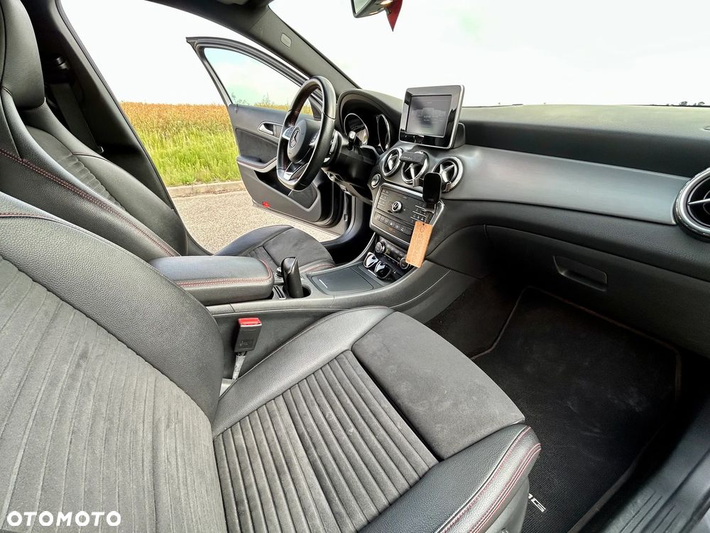 Mercedes-Benz GLA - 17