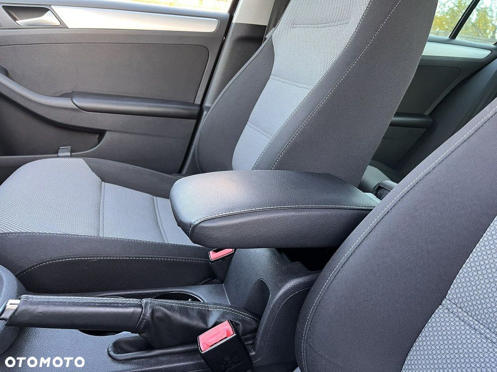 Volkswagen Jetta - 27