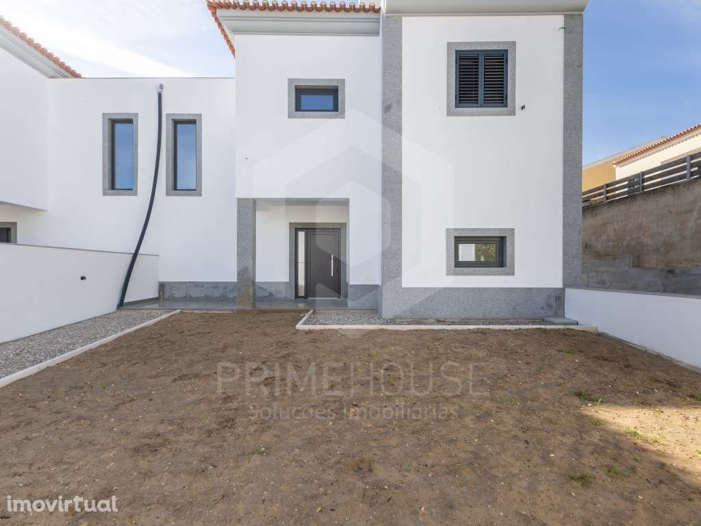 Moradia isolada T3 com piscina em Vila Nogueira de Azeitão - Grande imagem: 2/60