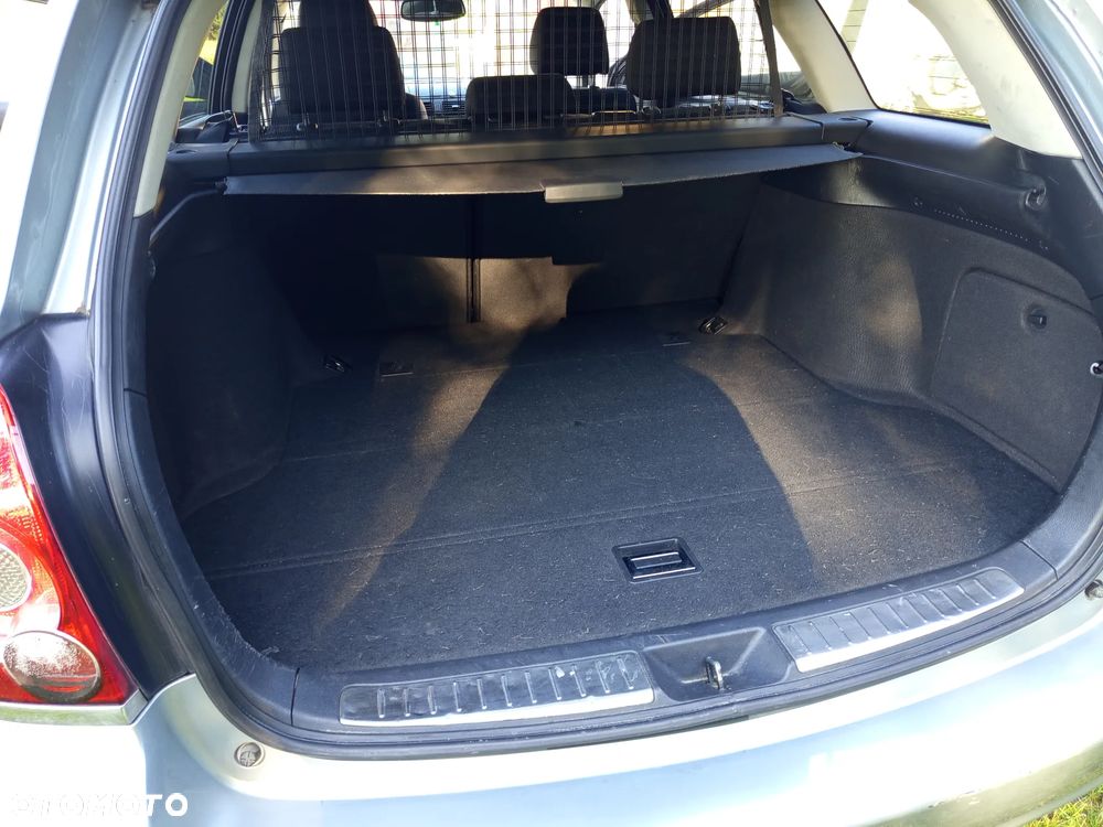 Toyota Avensis 1.8 VVT-i Luna - 12
