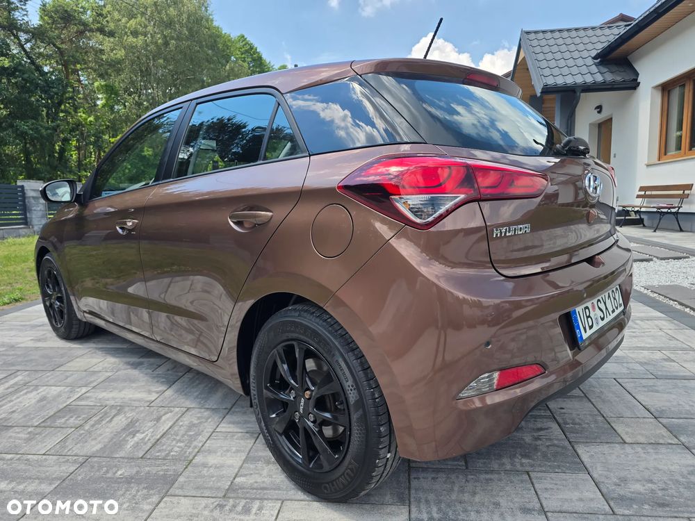 Hyundai i20 1.2 Fifa World Cup Edition - 18