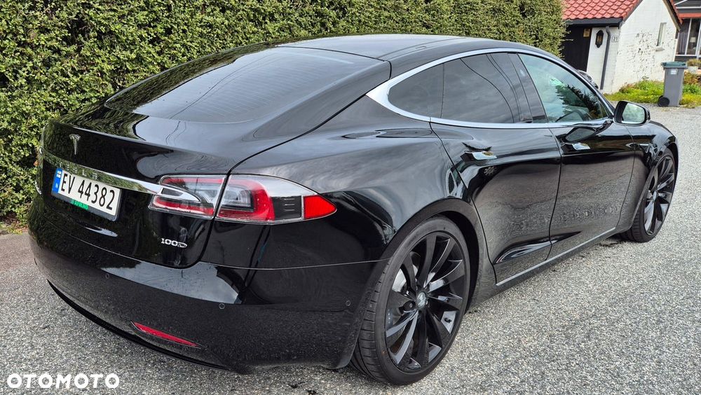 Tesla Model S - 3