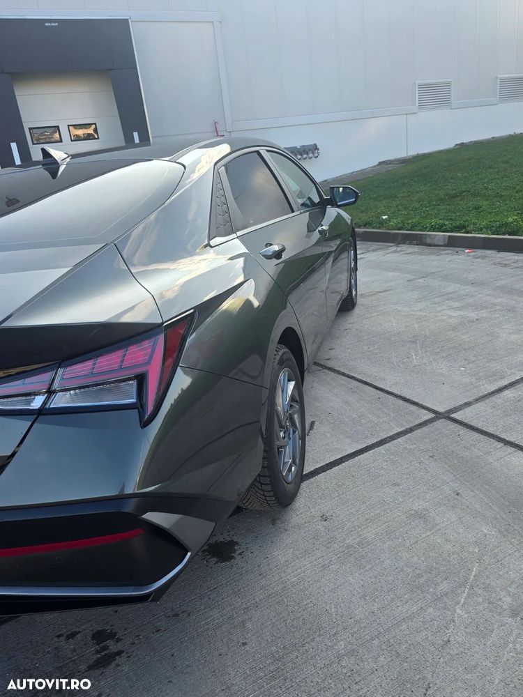 Hyundai Elantra 1.6 l 123 CP CVT Highway - 10