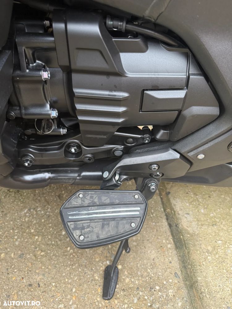 Honda GL 1800 Gold Wing - 11