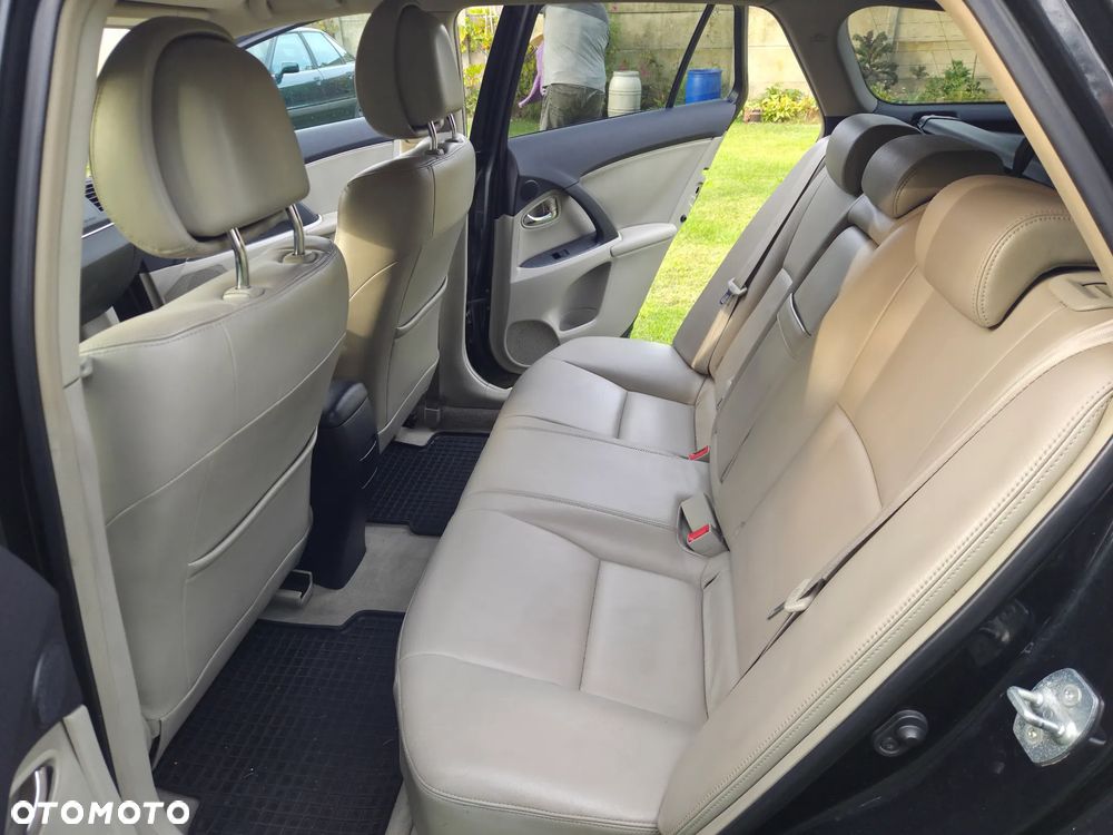 Toyota Avensis - 9