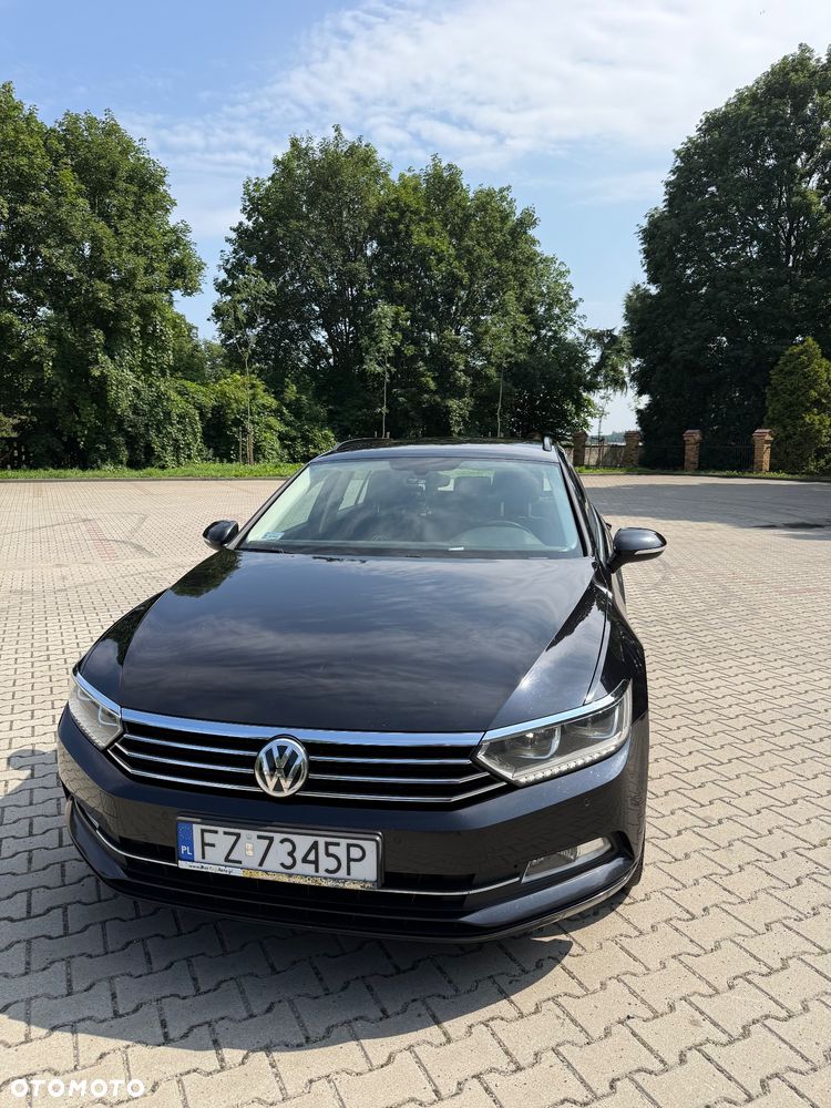 Volkswagen Passat - 1