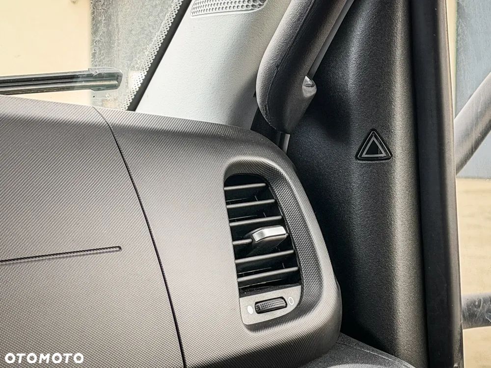 Iveco Daily 70C plandeka 15ep, sypialnia 2 łóżka, pneumatyka - 39