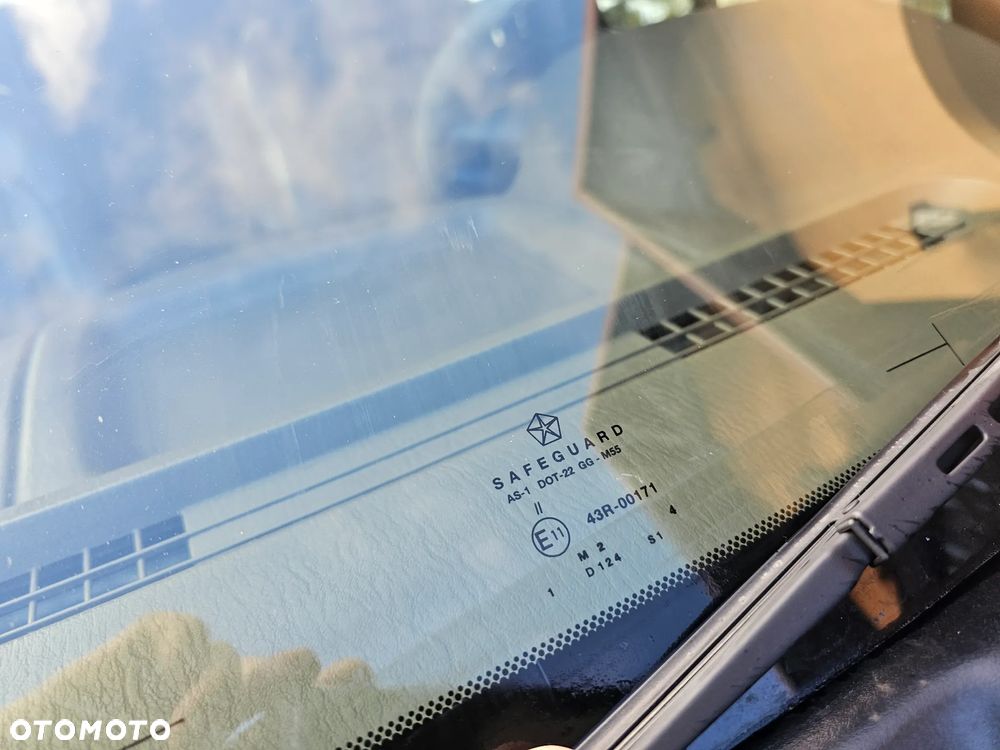 Jeep Grand Cherokee - 32